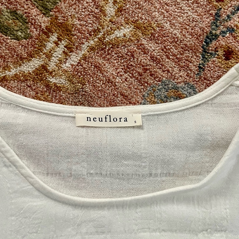 Neuflora White Textured Cotton Top, NWOT - Picture 2 of 2